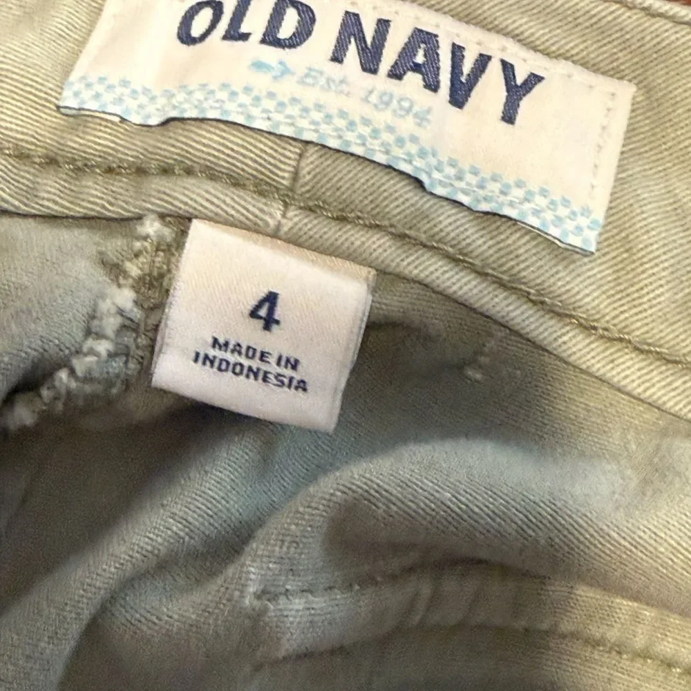 Old Navy Mini Skirt in Light sage green size 4